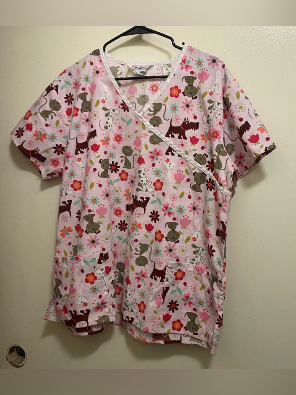 Just Love Womens Scrubs Scrub Top Shirt XL 44” Pink Dogs Cats Print Vet Groomer